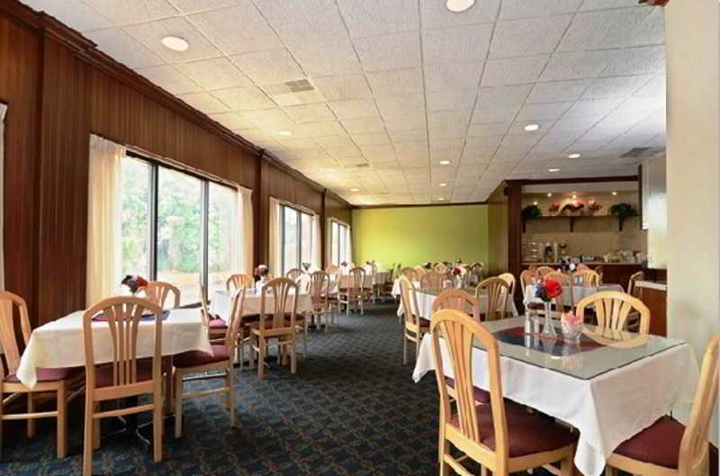 Quality Inn & Conference Center アクロン レストラン 写真