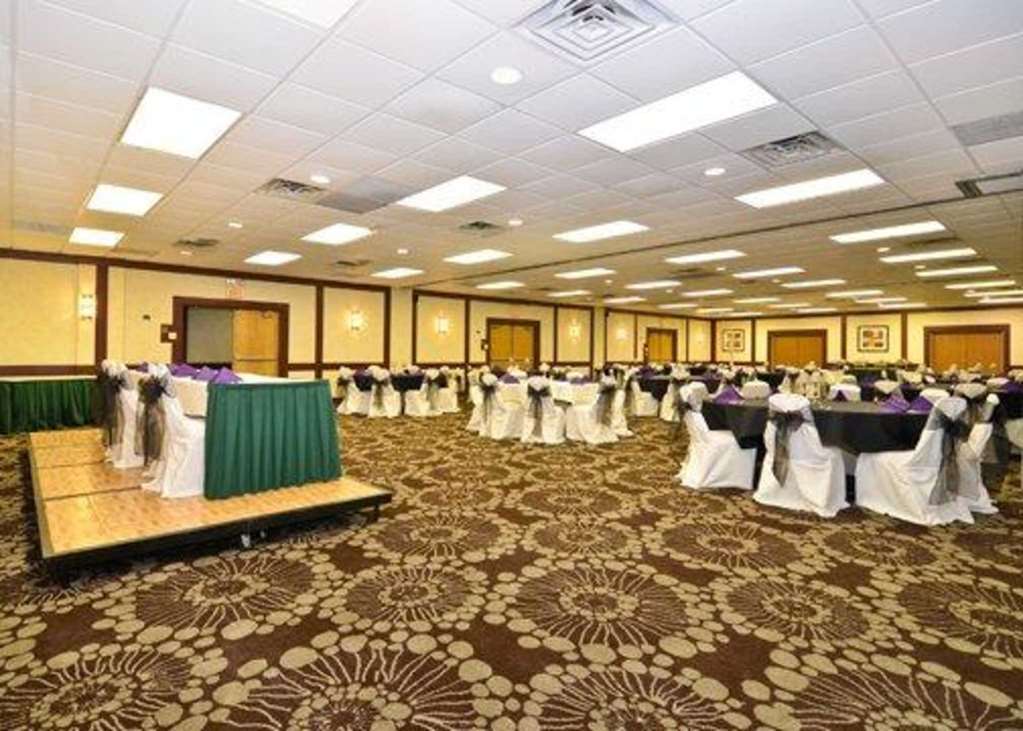Quality Inn & Conference Center アクロン レストラン 写真
