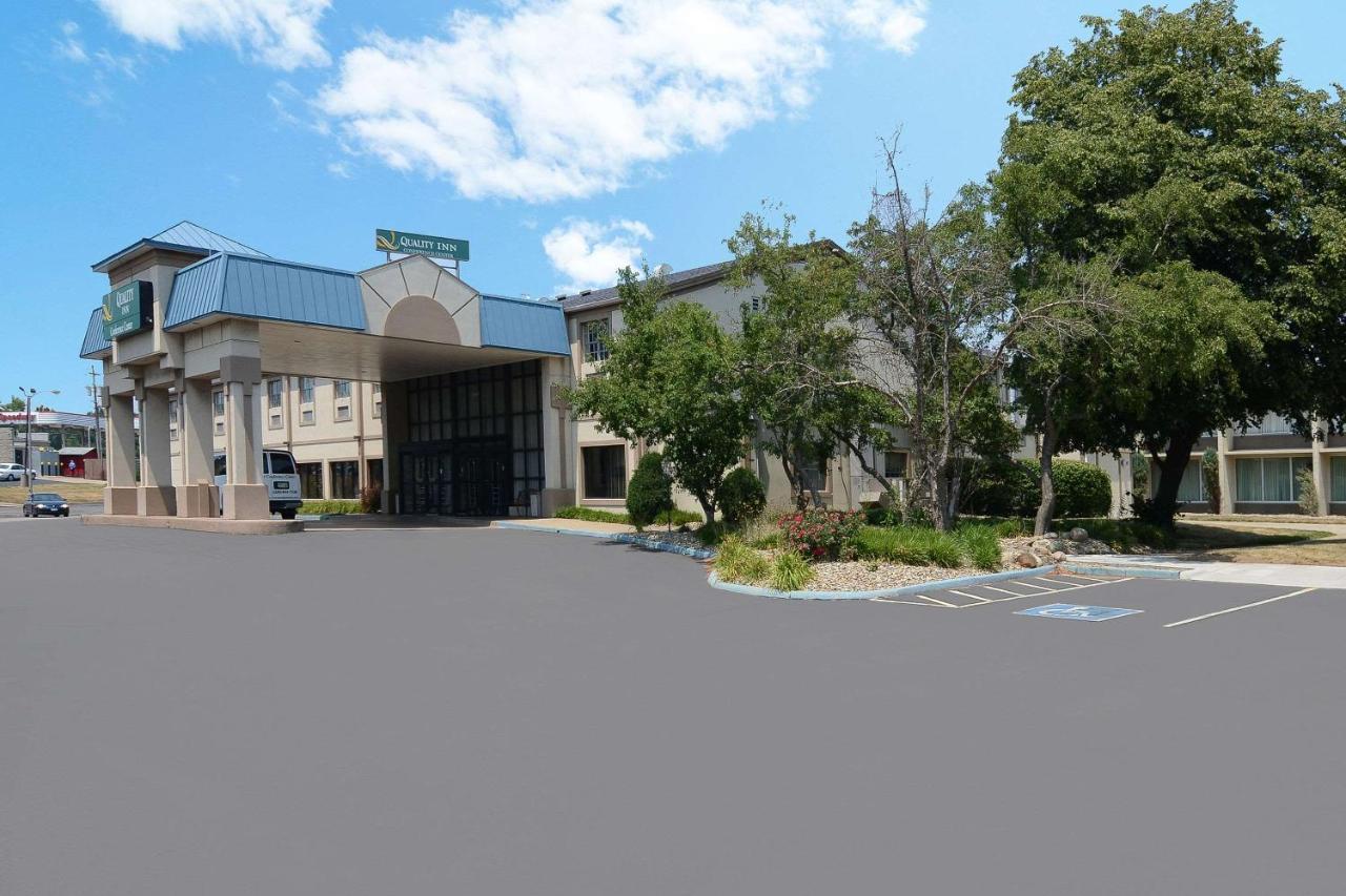 Quality Inn & Conference Center アクロン エクステリア 写真