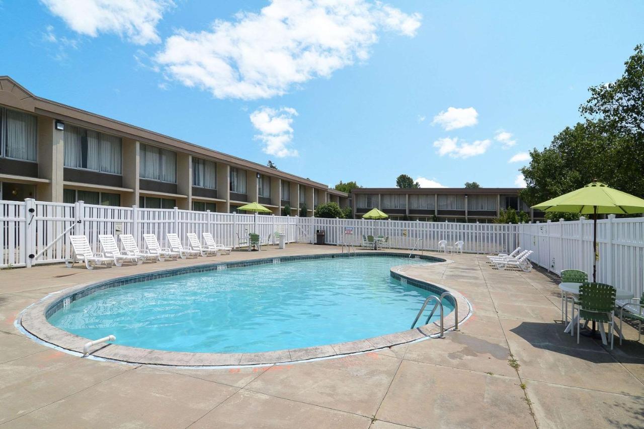 Quality Inn & Conference Center アクロン エクステリア 写真