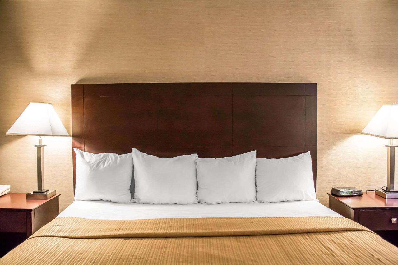 Quality Inn & Conference Center アクロン エクステリア 写真