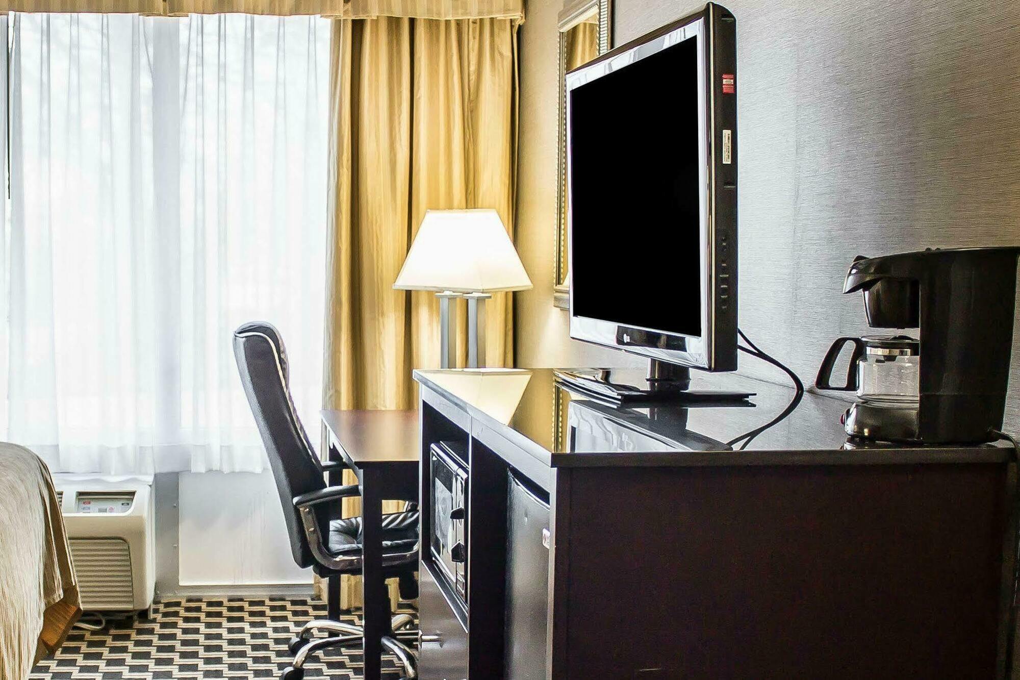 Quality Inn & Conference Center アクロン エクステリア 写真